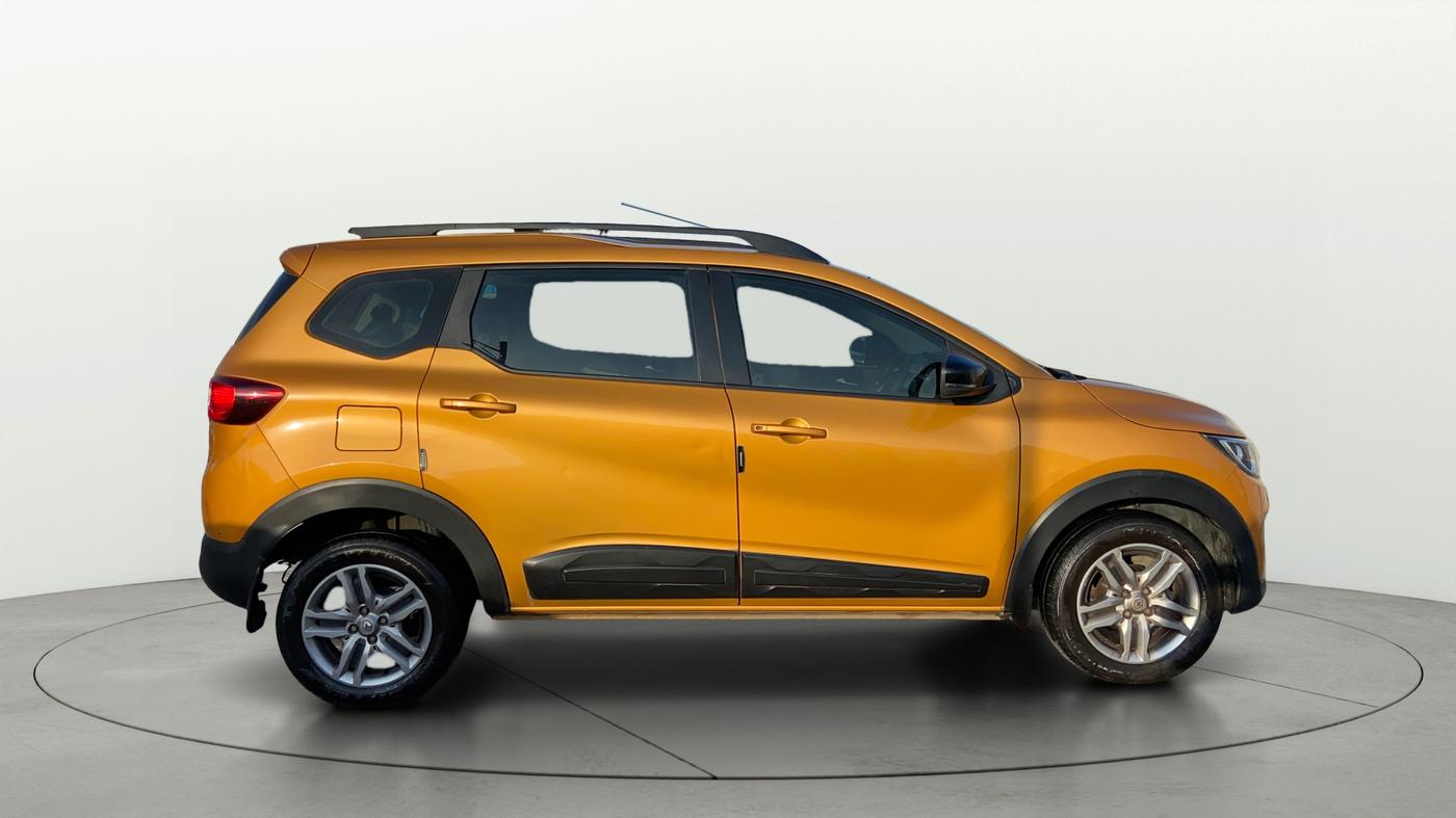 2022 Renault TRIBER RXZ AMT, Petrol, Automatic, 29,665 km, Right Side View