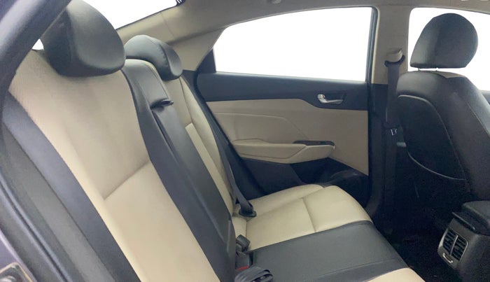 2018 Hyundai Verna 1.6 VTVT SX O, Petrol, Manual, 59,644 km, Right Side Rear Door Cabin