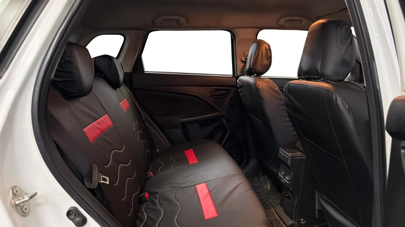 2022 Maruti BREZZA VXI SMART HYBRID, Petrol, Manual, 88,362 km, Right Side Rear Door Cabin