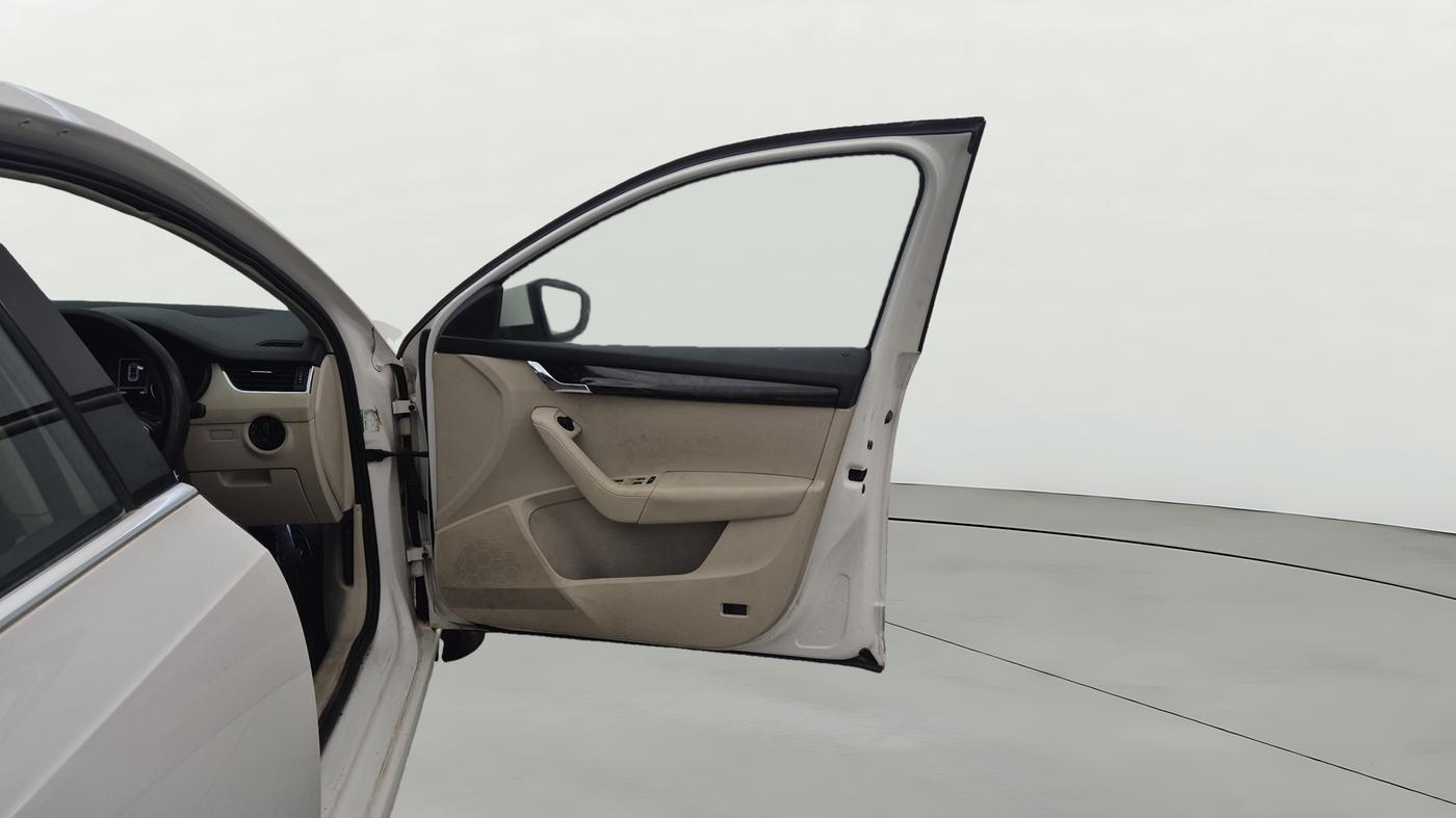 2017 Skoda Octavia STYLE PLUS AT 1.8 TSI, Petrol, Automatic, 86,771 km, RHS Front Door