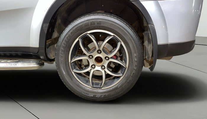 2020 Mahindra XUV500 W7, Diesel, Manual, 43,592 km, Left Rear Wheel