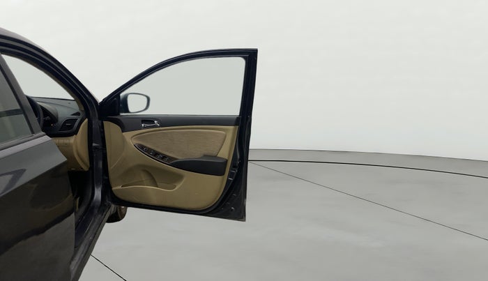 2013 Hyundai Verna FLUIDIC 1.6 VTVT SX, Petrol, Manual, 51,992 km, RHS Front Door