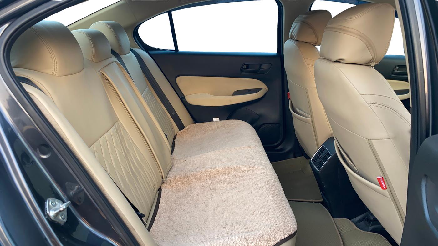 2022 Honda City 1.5L I-VTEC V MT 5TH GEN, Petrol, Manual, 1,35,449 km, Right Side Rear Door Cabin