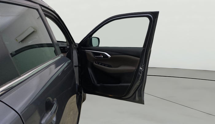 2023 Toyota URBAN CRUISER HYRYDER V HYBRID, Hybrid, Automatic, 21,588 km, RHS Front Door