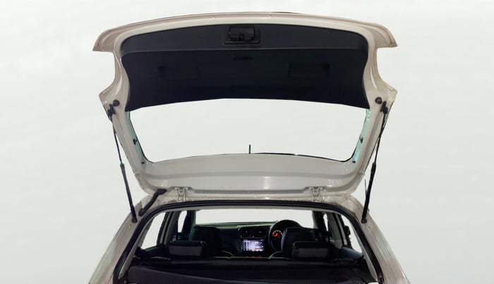 2018 Volkswagen Polo COMFORTLINE 1.0L MPI, Petrol, Manual, 43,583 km, Boot Door Open