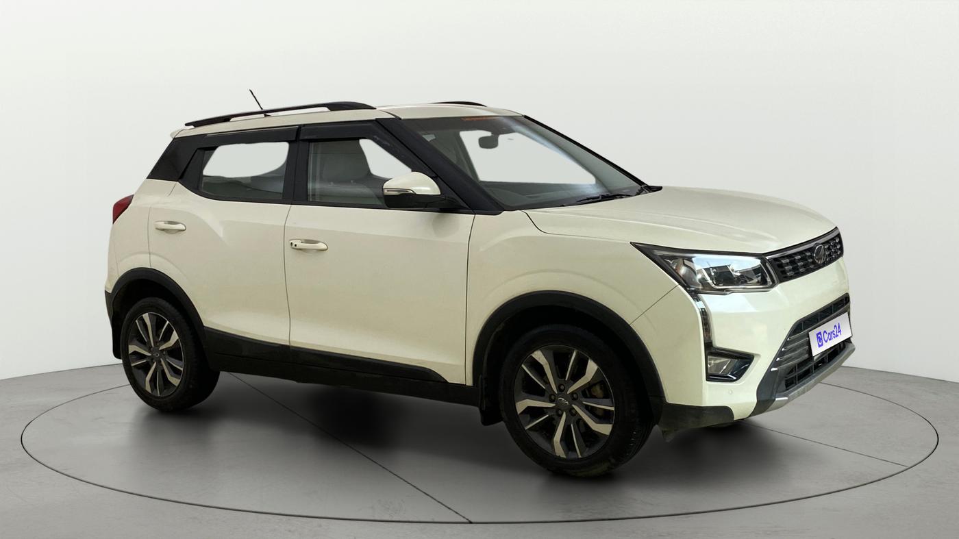 2021 Mahindra XUV300 W8 (O) 1.5 DIESEL AMT, Diesel, Automatic, 61,561 km, Right Front Diagonal