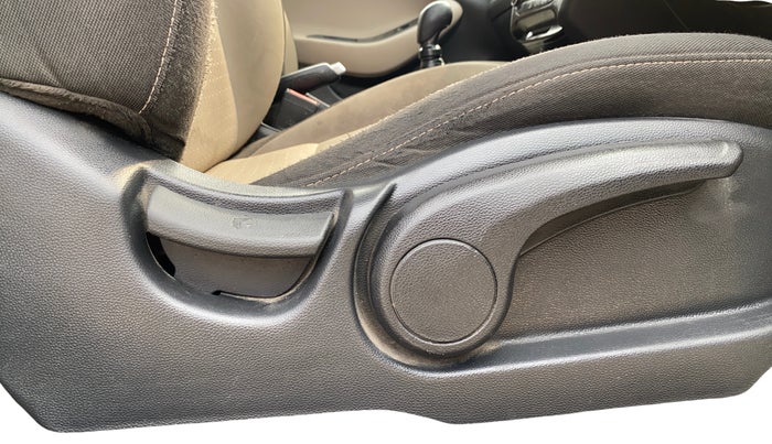 2015 Hyundai Elite i20 ASTA 1.2, Petrol, Manual, 97,259 km, Third Seat Row ( optional )