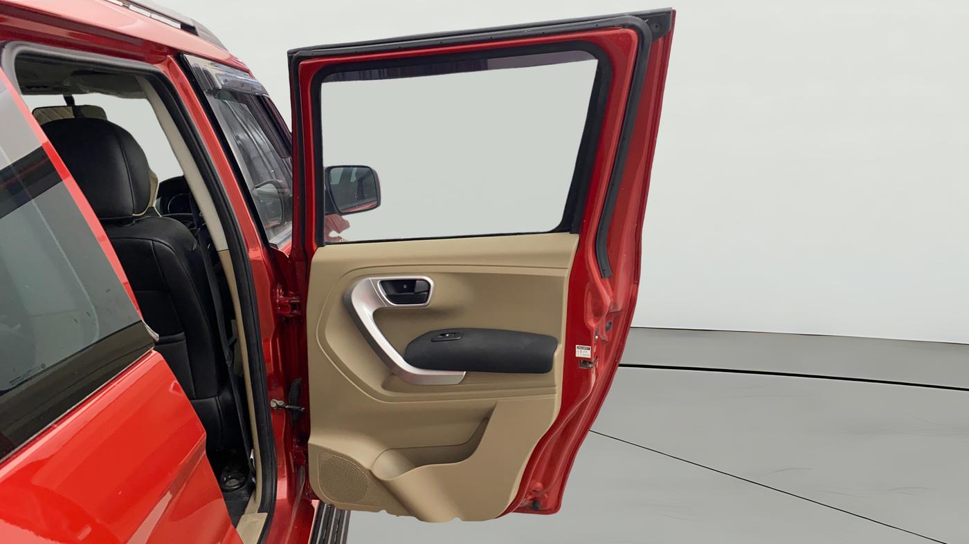 2018 Mahindra TUV300 T10, Diesel, Manual, 74,032 km, RHS Rear Door