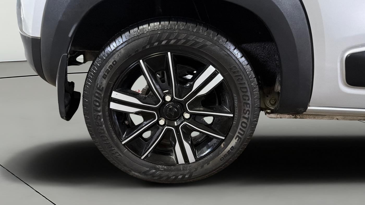 2024 Renault Kwid CLIMBER MT 1.0, CNG, Manual, 9,942 km, Right Rear Wheel