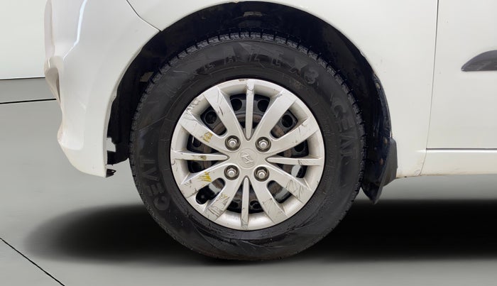 2013 Hyundai i10 MAGNA 1.1, CNG, Manual, 1,06,330 km, Left Front Wheel