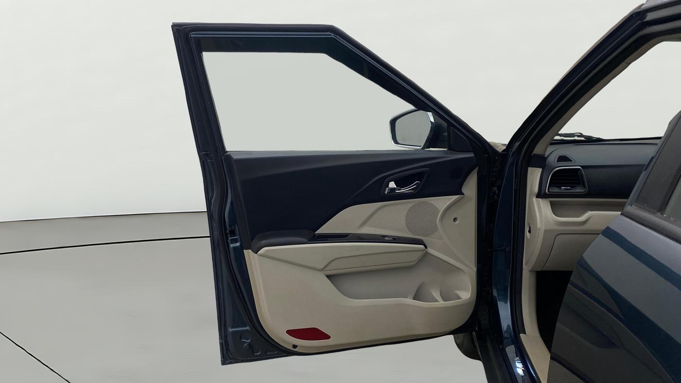 2022 Mahindra XUV300 W8(O) TURBO GDI, Petrol, Manual, 62,530 km, LHS Front Door