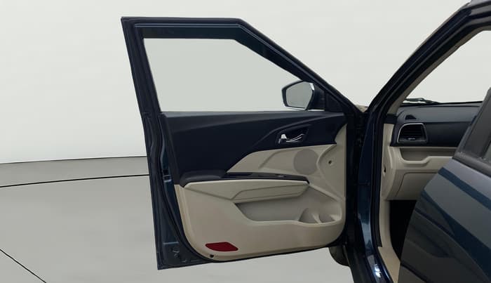 2022 Mahindra XUV300 W8(O) TURBO GDI, Petrol, Manual, 62,462 km, LHS Front Door