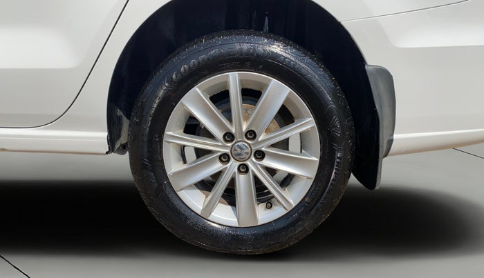 2017 Volkswagen Vento HIGHLINE PETROL AT, Petrol, Automatic, 86,755 km, Left Rear Wheel