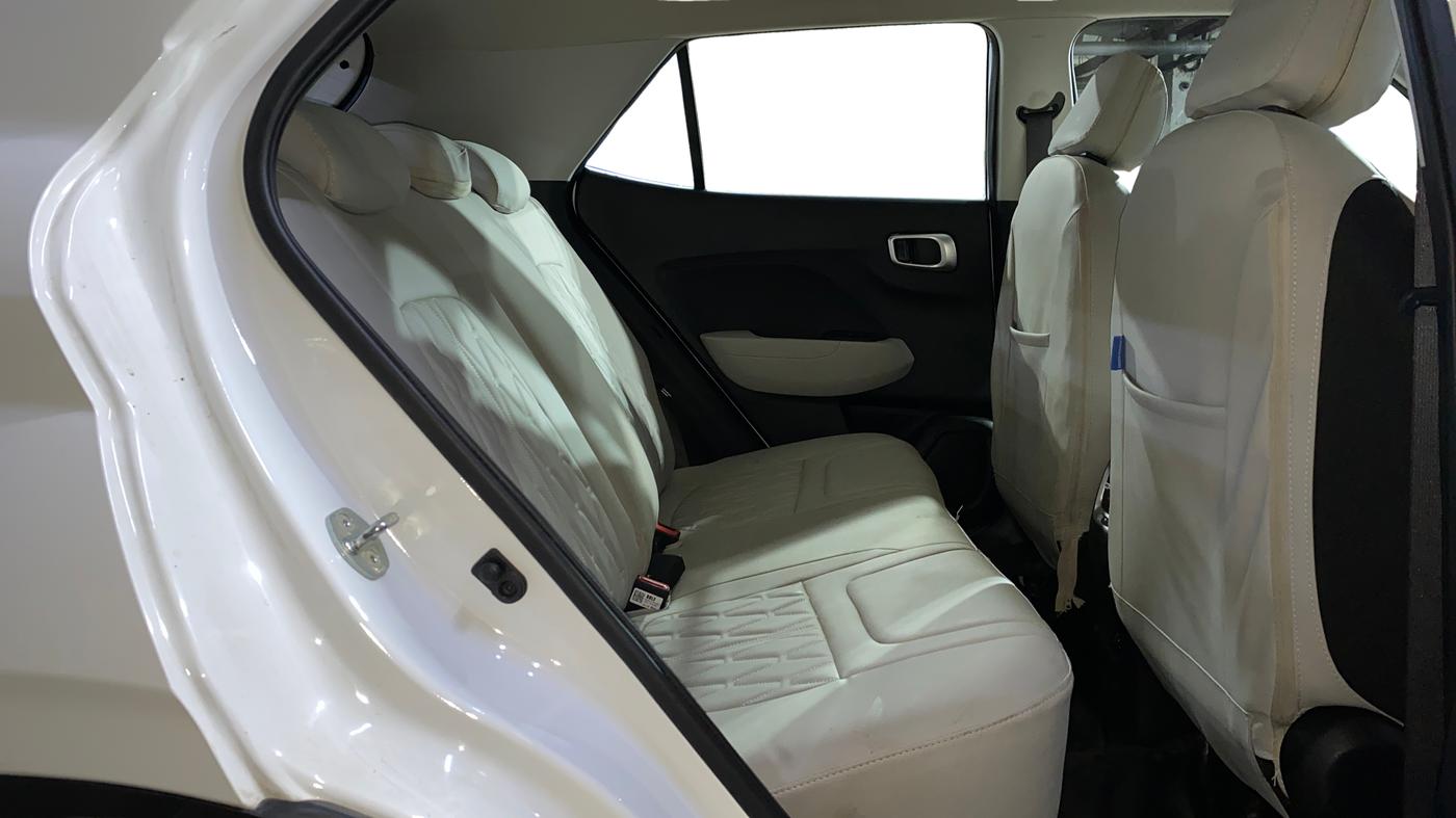 2024 Hyundai VENUE Executive 1.0 Turbo MT, Petrol, Manual, 8,305 km, Right Side Rear Door Cabin