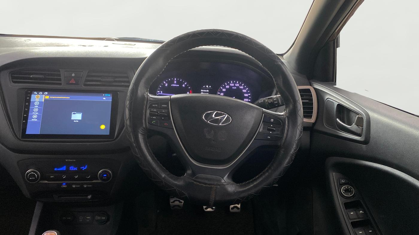 2015 Hyundai i20 Active 1.4 SX, Diesel, Manual, 1,28,412 km, Steering Wheel Close Up