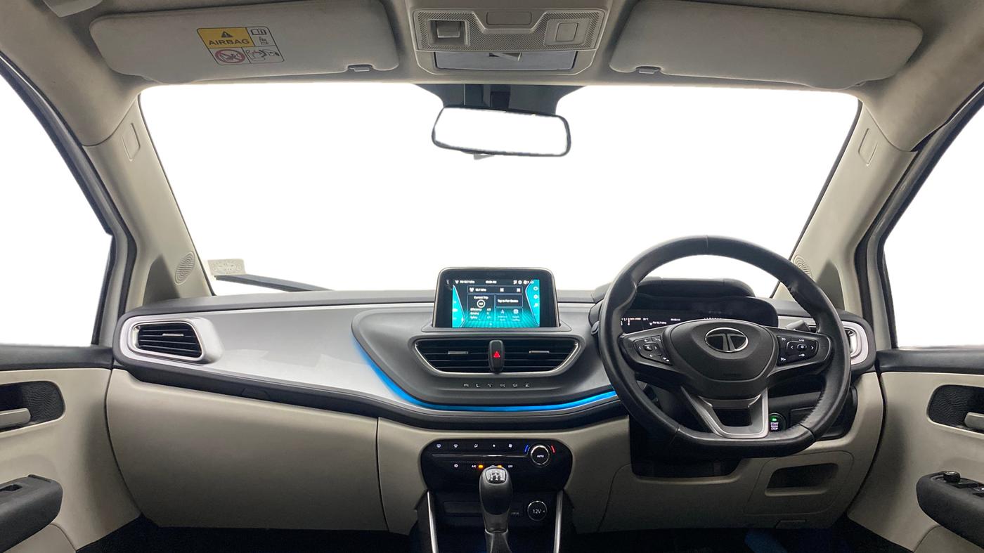 2024 Tata ALTROZ  XZ PLUS (S) , Diesel, Manual, 29,349 km, Dashboard