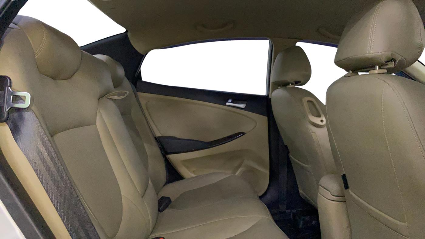 2015 Hyundai Verna FLUIDIC 4S 1.6 VTVT S(O), Petrol, Manual, 77,566 km, Right Side Rear Door Cabin