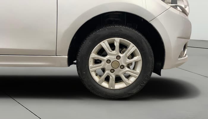 2018 Tata Tiago XZ PETROL, Petrol, Manual, 1,81,325 km, Right Front Wheel