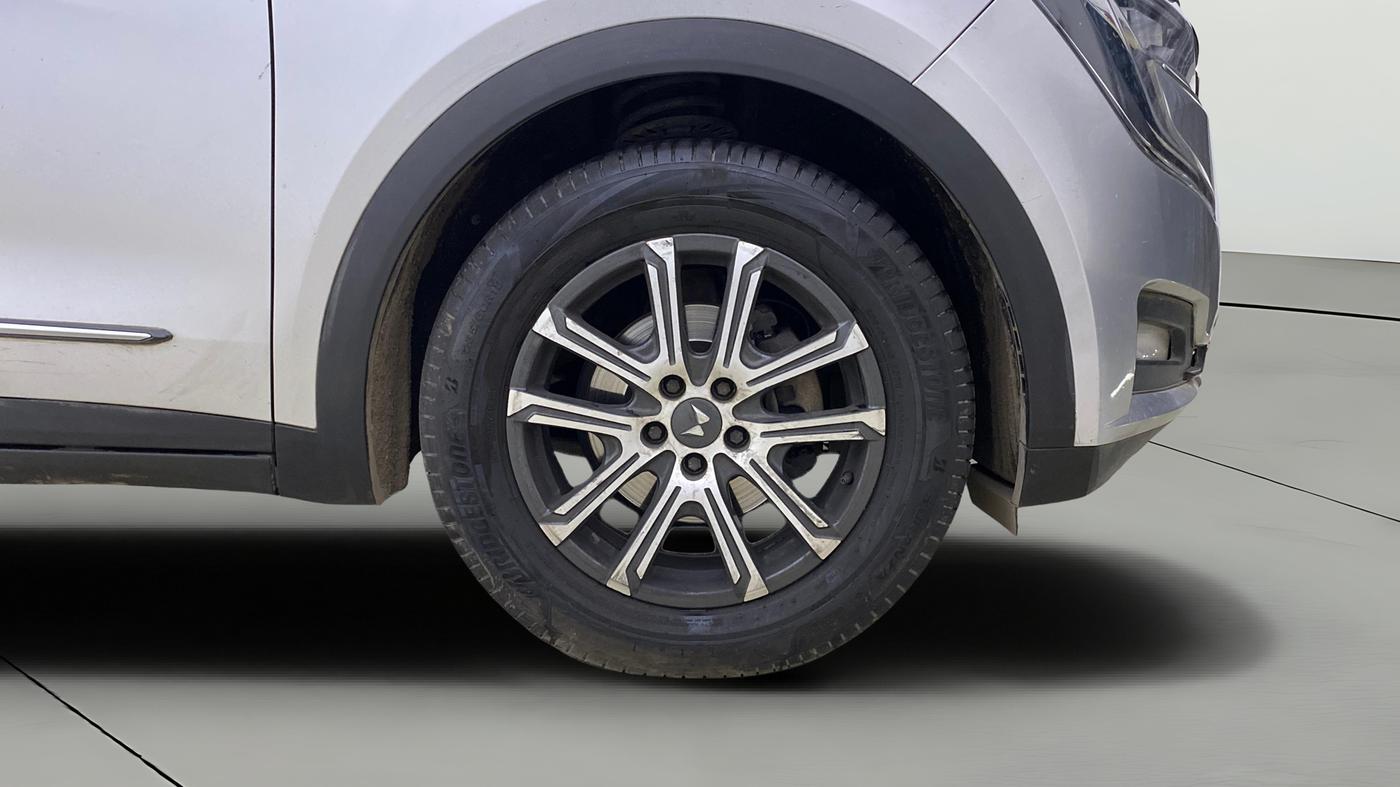 2022 Mahindra XUV700 AX 7 D MT 7 STR, Diesel, Manual, 1,42,388 km, Right Front Wheel