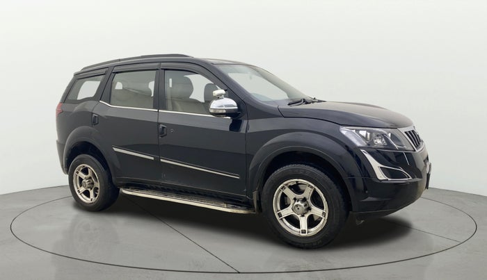 2015 Mahindra XUV500 W6, Diesel, Manual, 1,13,116 km, Right Front Diagonal
