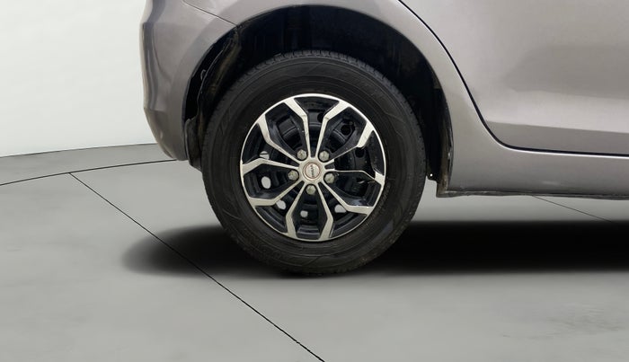 2017 Maruti Swift VXI O, Petrol, Manual, 84,716 km, Right Rear Wheel