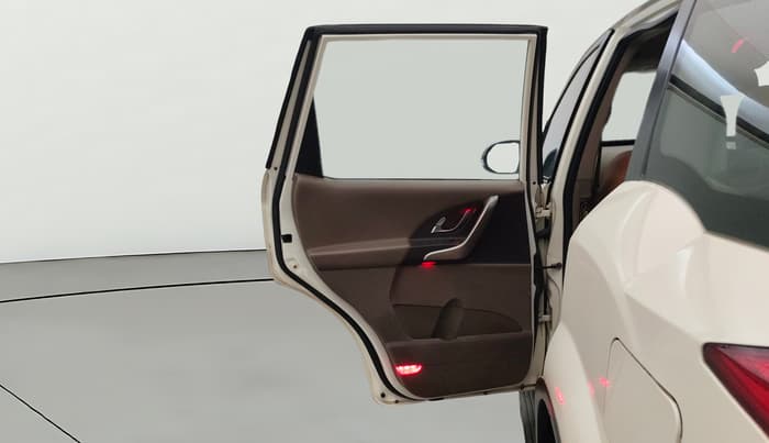 2014 Mahindra XUV500 W6, Diesel, Manual, 1,15,208 km, LHS Rear Door