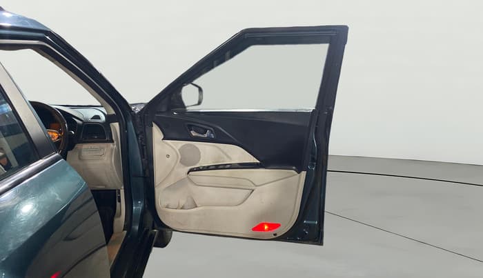 2021 Mahindra XUV300 W8 (O) 1.2 PETROL, Petrol, Manual, 93,983 km, RHS Front Door