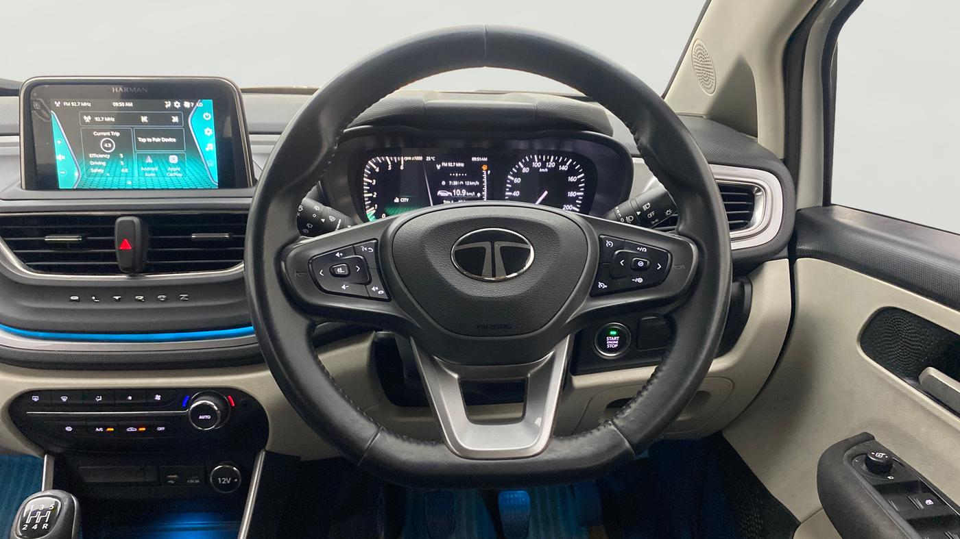 2024 Tata ALTROZ  XZ PLUS (S) , Diesel, Manual, 29,349 km, Steering Wheel Close Up