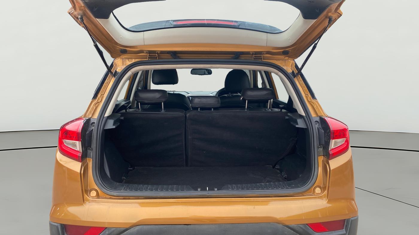 2022 Mahindra XUV300 W8(O) 1.2 PETROL DUAL TONE, Petrol, Manual, 66,105 km, Boot Open Zoomed View