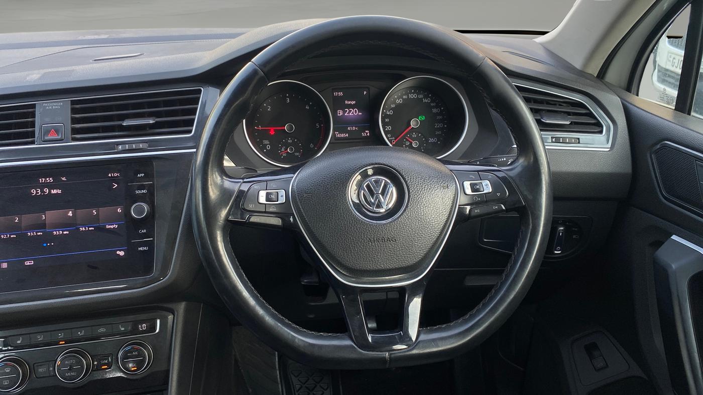 2018 Volkswagen TIGUAN HIGHLINE TDI AT, Diesel, Automatic, 1,43,834 km, Steering Wheel Close Up