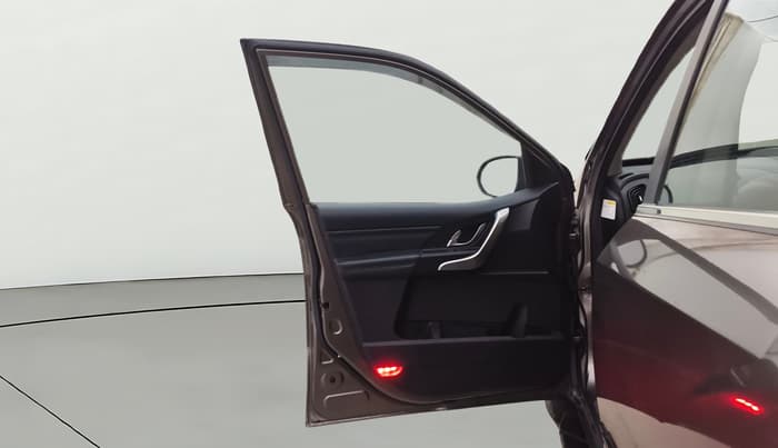 2018 Mahindra XUV500 W11, Diesel, Manual, 68,288 km, LHS Front Door