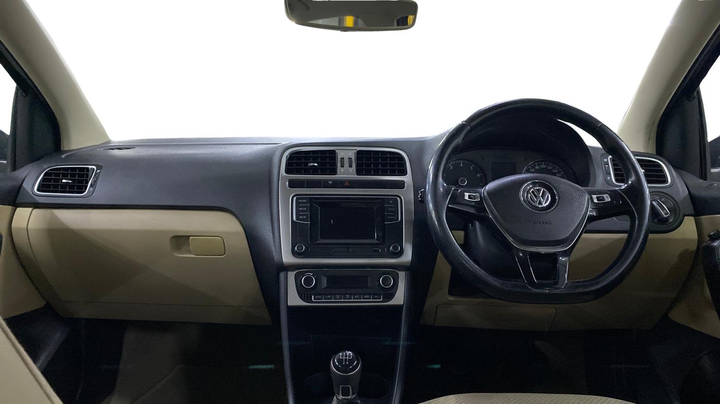 2016 Volkswagen Polo HIGHLINE1.2L, Petrol, Manual, 85,365 km, Dashboard