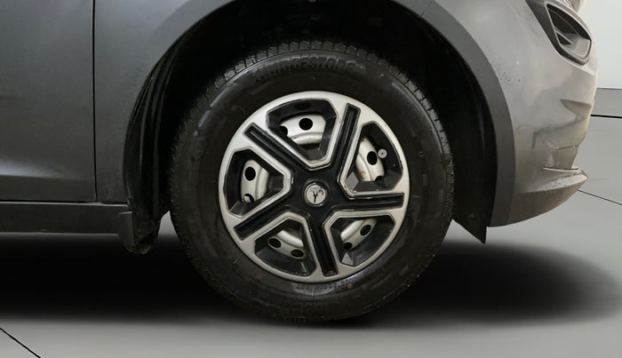 2021 Tata ALTROZ XE PETROL, Petrol, Manual, 38,819 km, Right Front Wheel