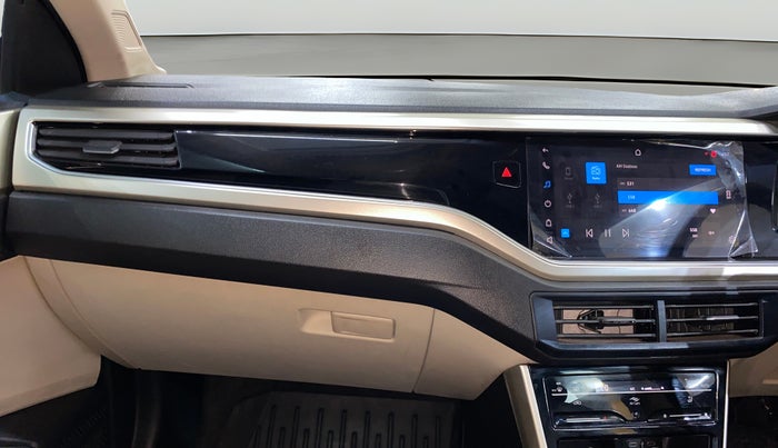 2022 Volkswagen VIRTUS TOPLINE TSI 1.0 AT, Petrol, Automatic, 16,917 km, Air Conditioner