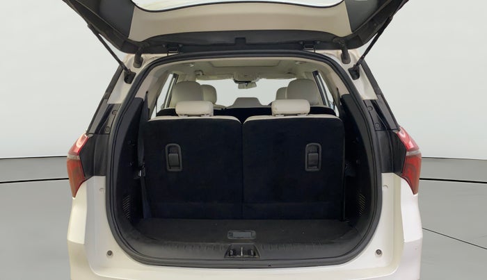 2021 Mahindra XUV700 AX 7 LUXURY D AT 7 STR, Diesel, Automatic, 92,703 km, Boot Open Zoomed View