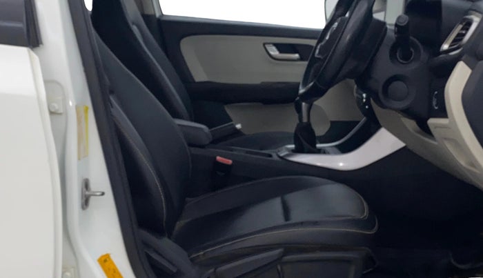 2022 Tata ALTROZ XZ PLUS DIESEL, Diesel, Manual, 60,339 km, Right Side Front Door Cabin