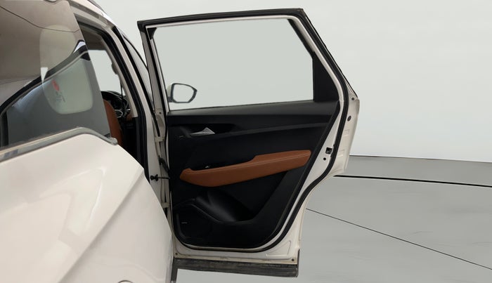 2021 MG HECTOR PLUS SHARP 1.5 PETROL TURBO HYBRID MT 6-STR, Petrol, Manual, 27,438 km, RHS Rear Door