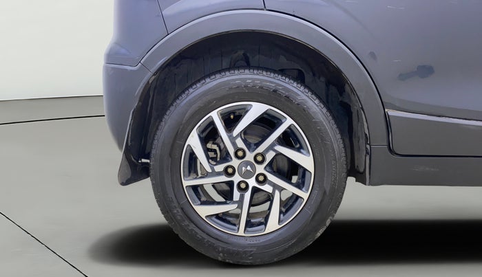 2023 Mahindra XUV300 W8 (O) 1.2 PETROL AMT, Petrol, Automatic, 23,516 km, Right Rear Wheel