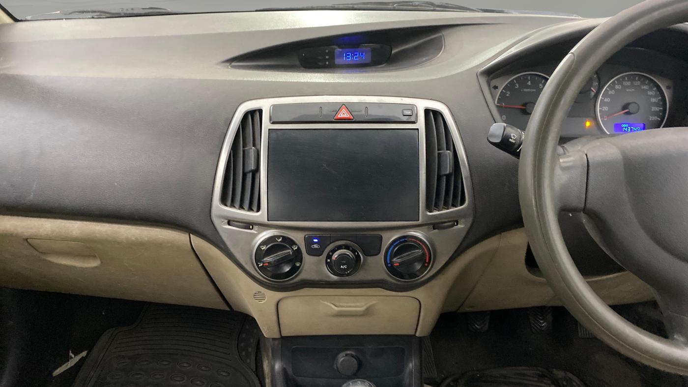 2013 Hyundai i20 MAGNA 1.2, Petrol, Manual, 1,43,751 km, Air Conditioner