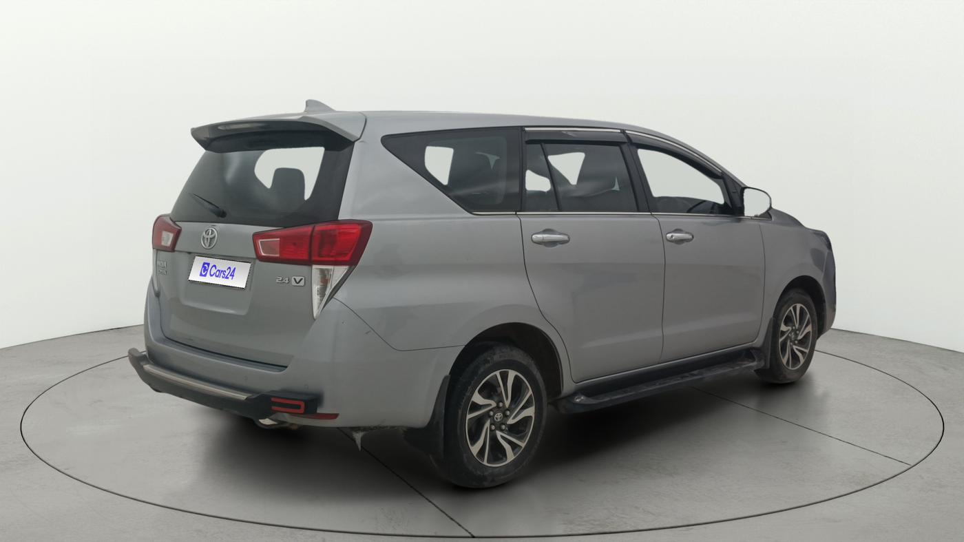 2022 Toyota Innova Crysta 2.4 VX 8 STR, Diesel, Manual, 28,485 km, Right Back Diagonal
