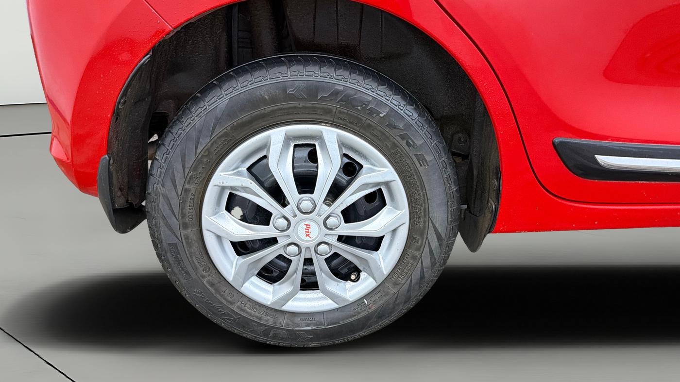 2021 Maruti Swift VXI AMT, Petrol, Automatic, 49,557 km, Right Rear Wheel
