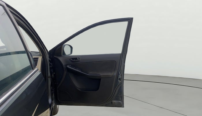 2015 Tata Zest XMS PETROL, Petrol, Manual, 1,27,331 km, RHS Front Door