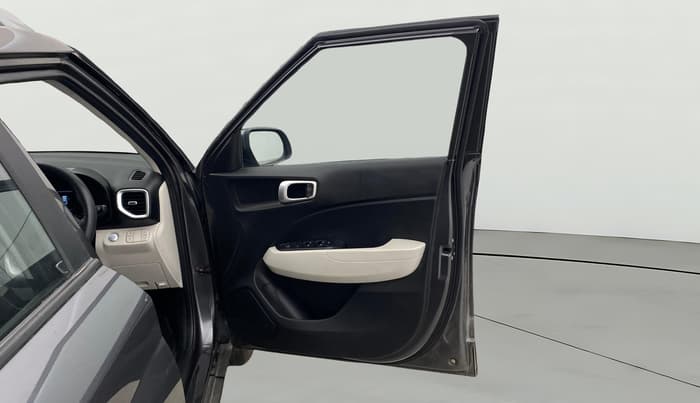 2025 Hyundai VENUE S(O) 1.2, Petrol, Manual, 13,584 km, RHS Front Door