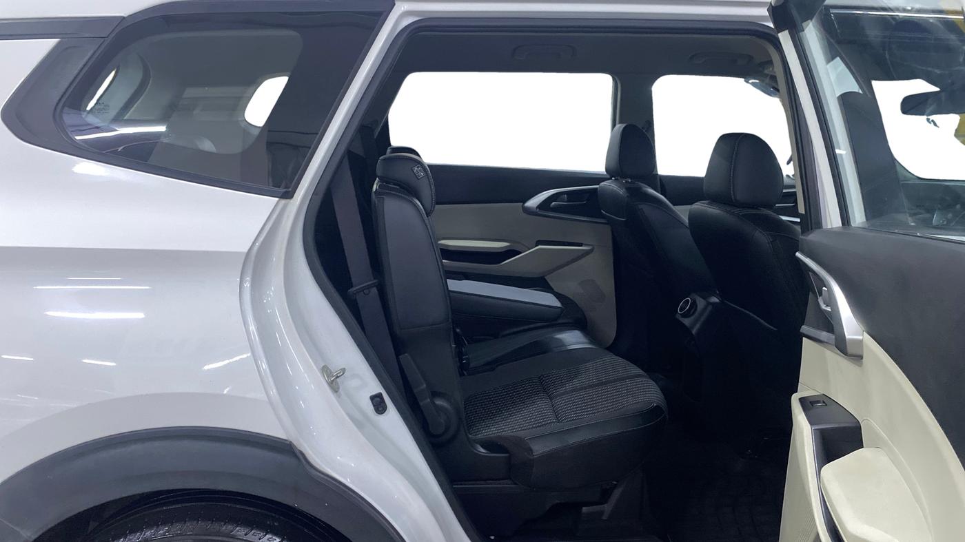 2023 KIA CARENS PRESTIGE 1.5 DIESEL IMT 7 STR, Diesel, Manual, 53,444 km, Right Side Rear Door Cabin
