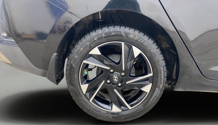 2021 Hyundai Verna SX (O)1.5 MPi, Petrol, Manual, 1,16,629 km, Right Rear Wheel