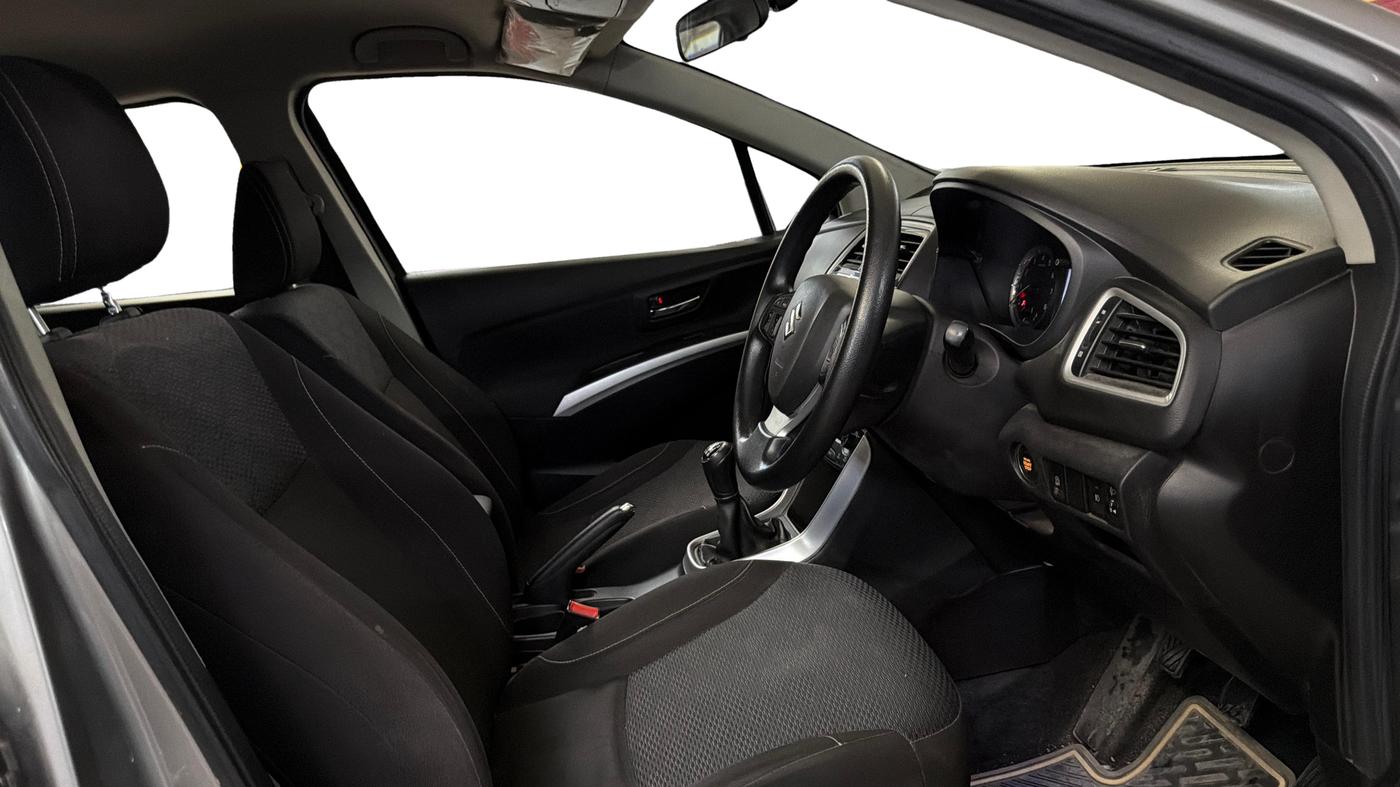 2022 Maruti S Cross ZETA 1.5, Petrol, Manual, 42,599 km, Right Side Front Door Cabin