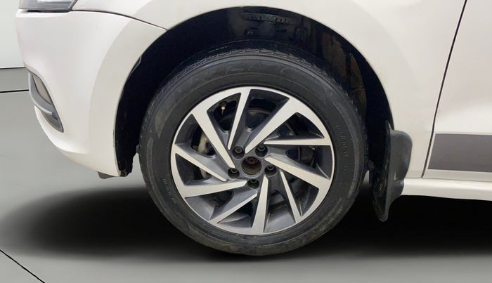 2017 Volkswagen Polo COMFORTLINE 1.2L, Petrol, Manual, 53,815 km, Left Front Wheel