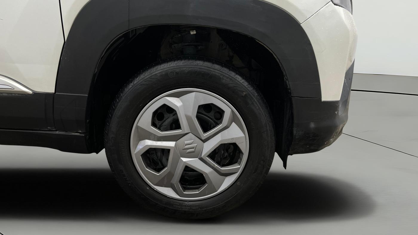2023 Maruti BREZZA VXI SMART HYBRID, Petrol, Manual, 50,451 km, Right Front Wheel