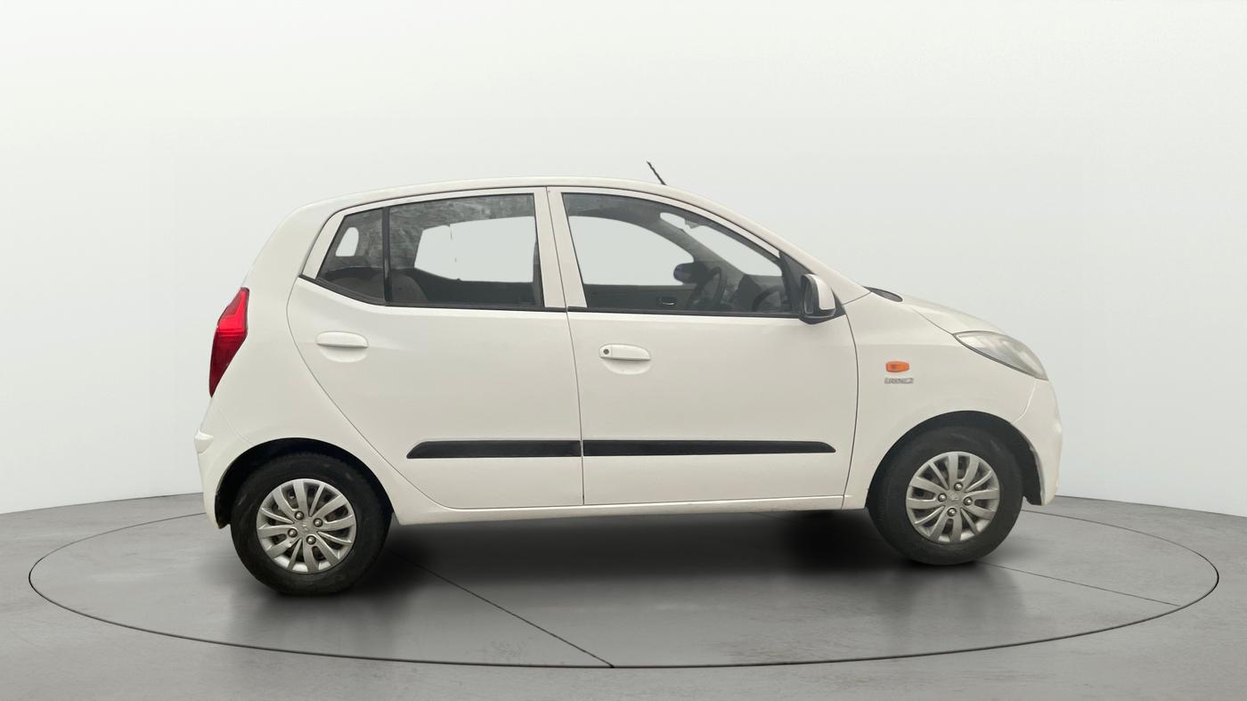 2016 Hyundai i10 SPORTZ 1.1, Petrol, Manual, 88,853 km, Right Side View