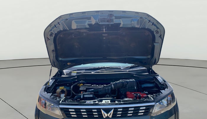 2023 Mahindra XUV300 W6 1.2 PETROL AMT, Petrol, Automatic, 43,246 km, Open Bonet